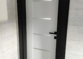 Drzwi bezprzylgowe DRE Auri z czarną ościeżnicą