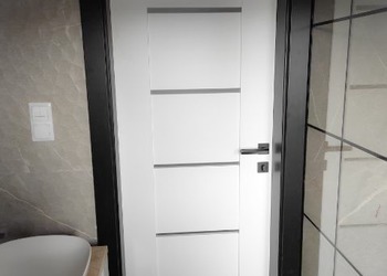 Drzwi bezprzylgowe DRE Auri z czarną ościeżnicą